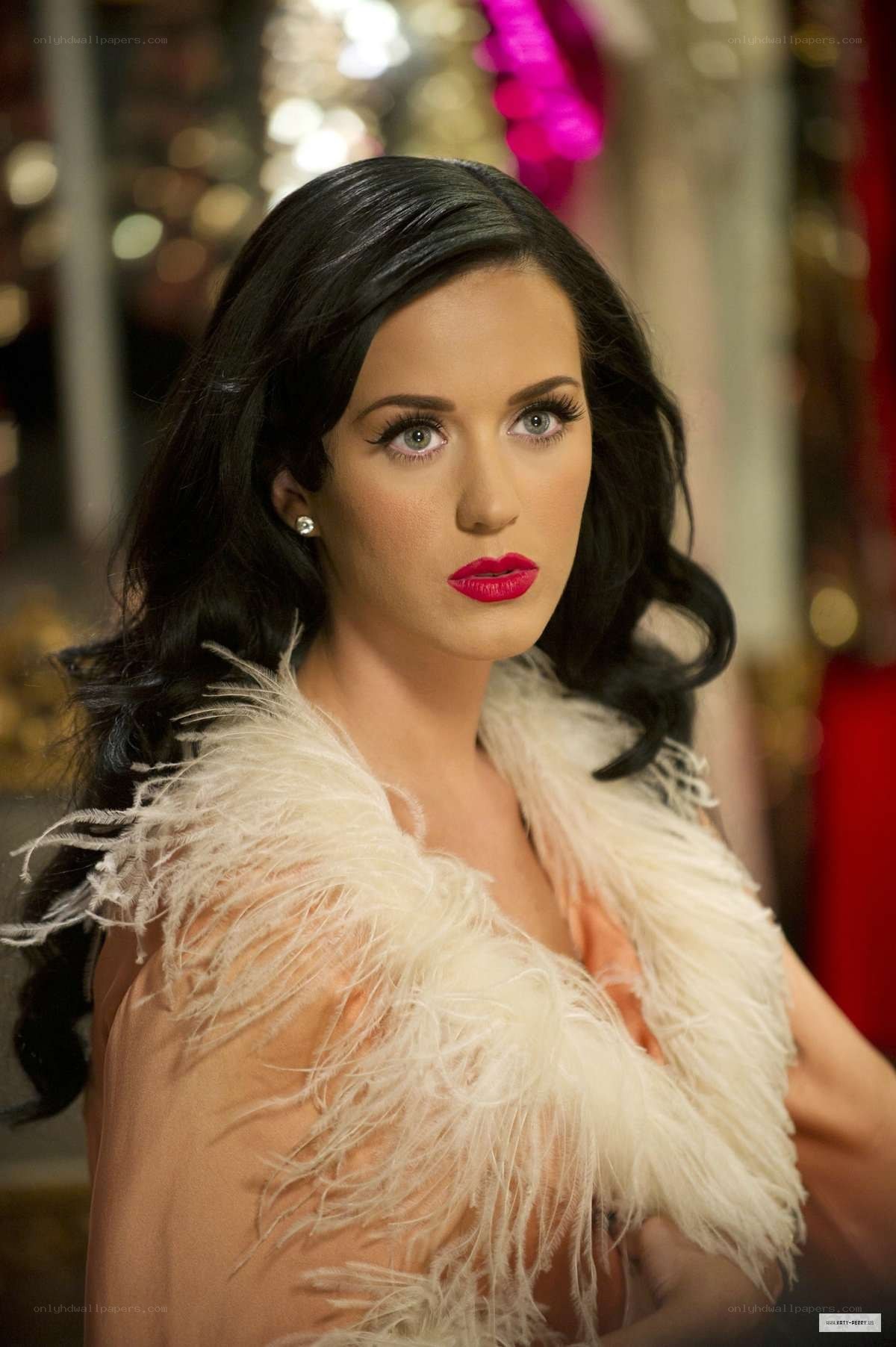 Katy Perry in feather boa