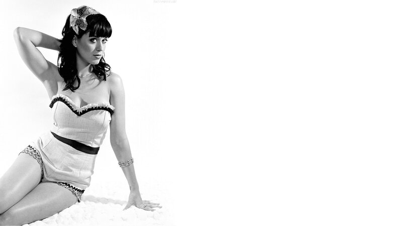 Katy Perry in vintage outfit