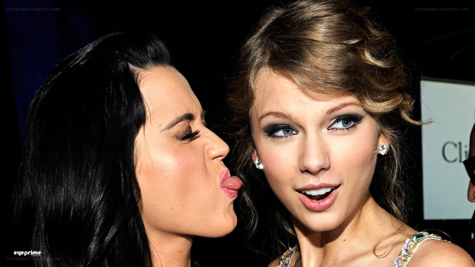 Katy Perry kissing Taylor Swift