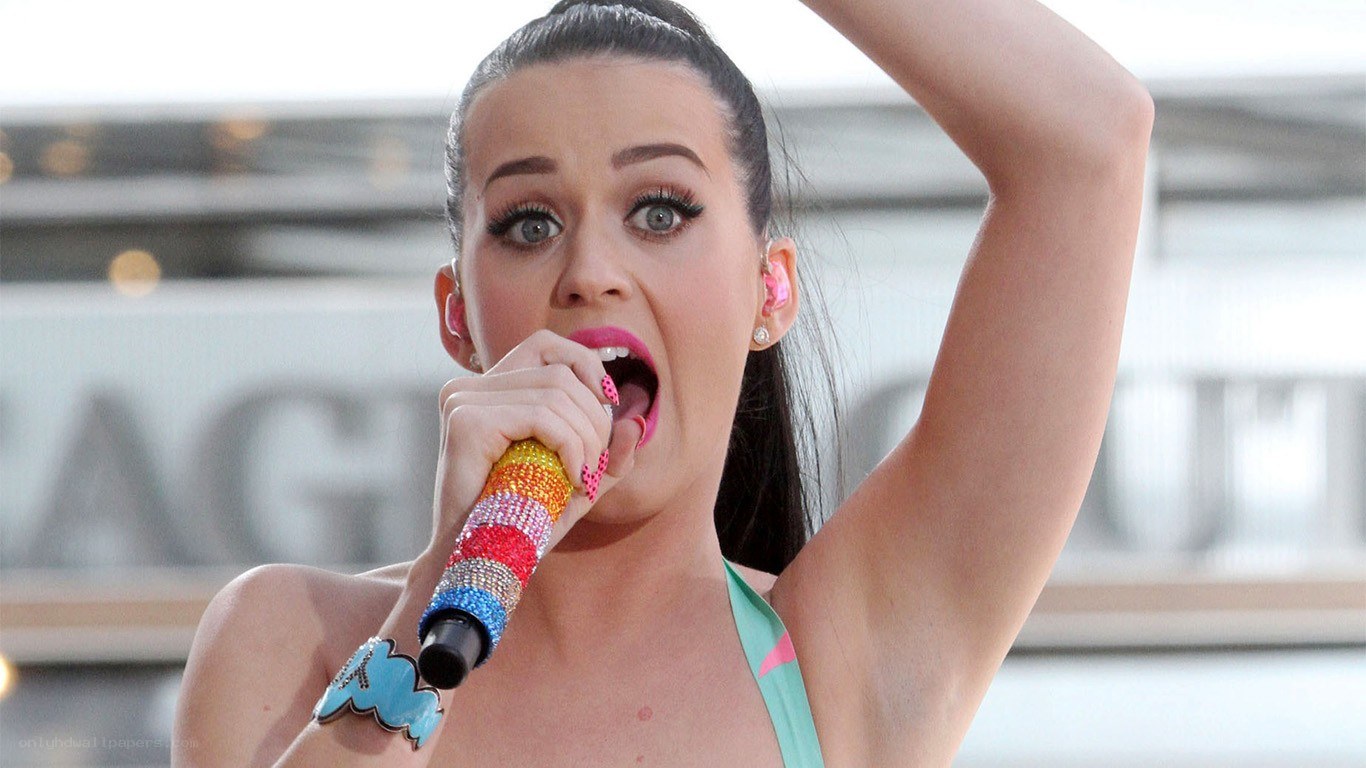 Katy Perry singing on stage