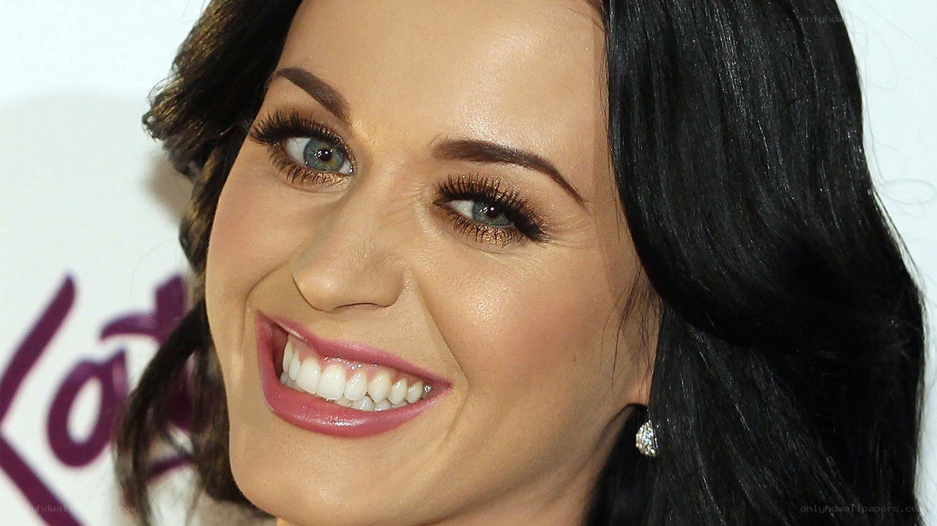 Katy Perry smiling at event