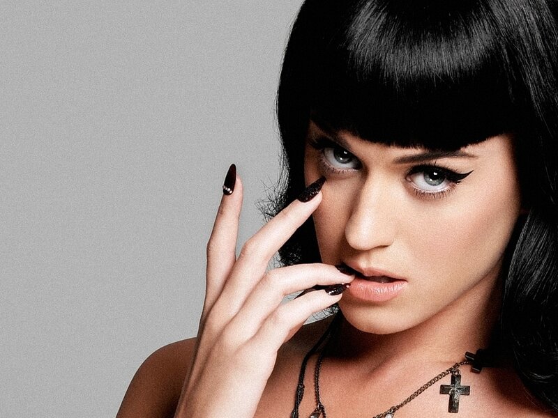 Katy Perry with dark nails
