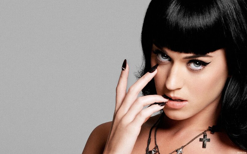 Katy Perry with dark nails