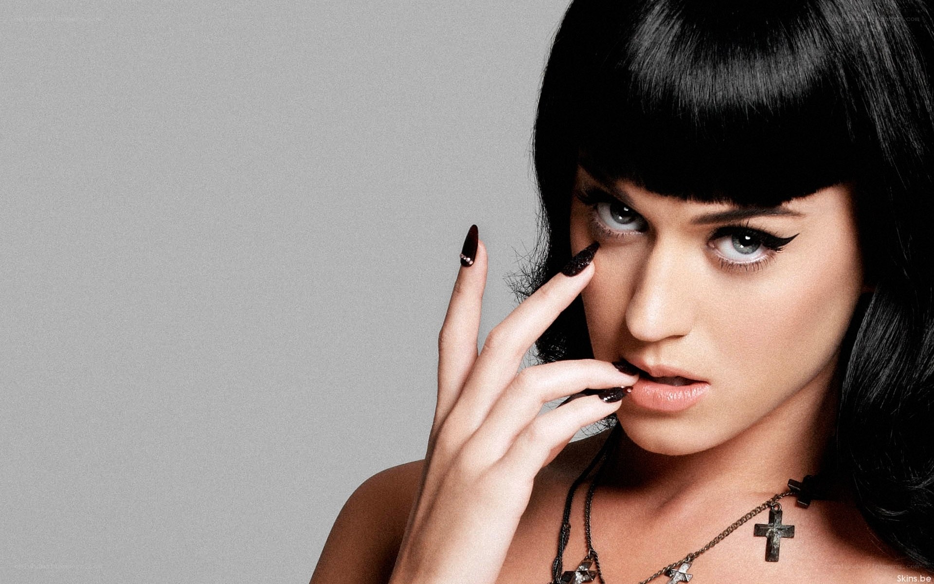 Katy Perry with dark nails