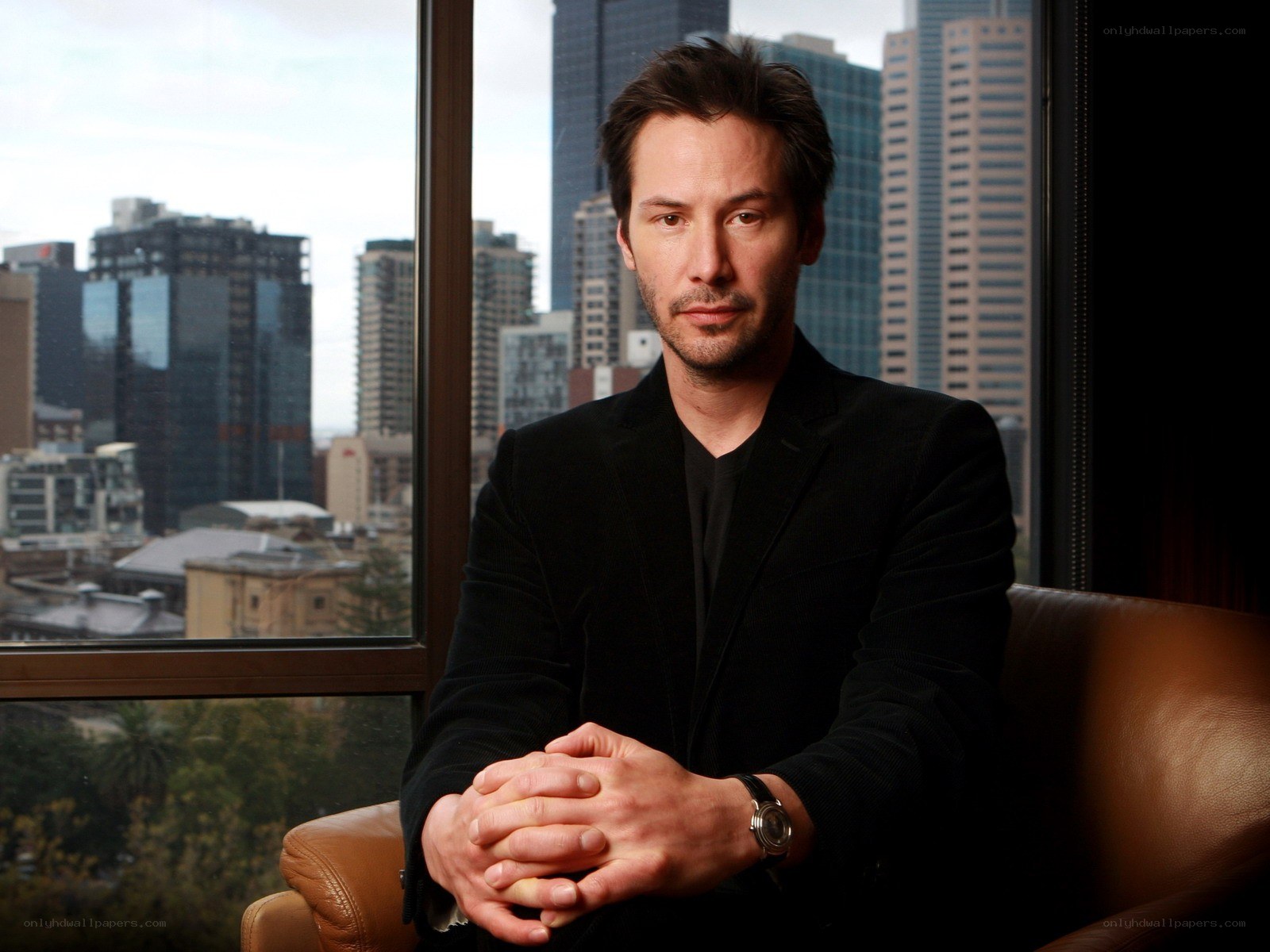 Keanu Reeves in a city view