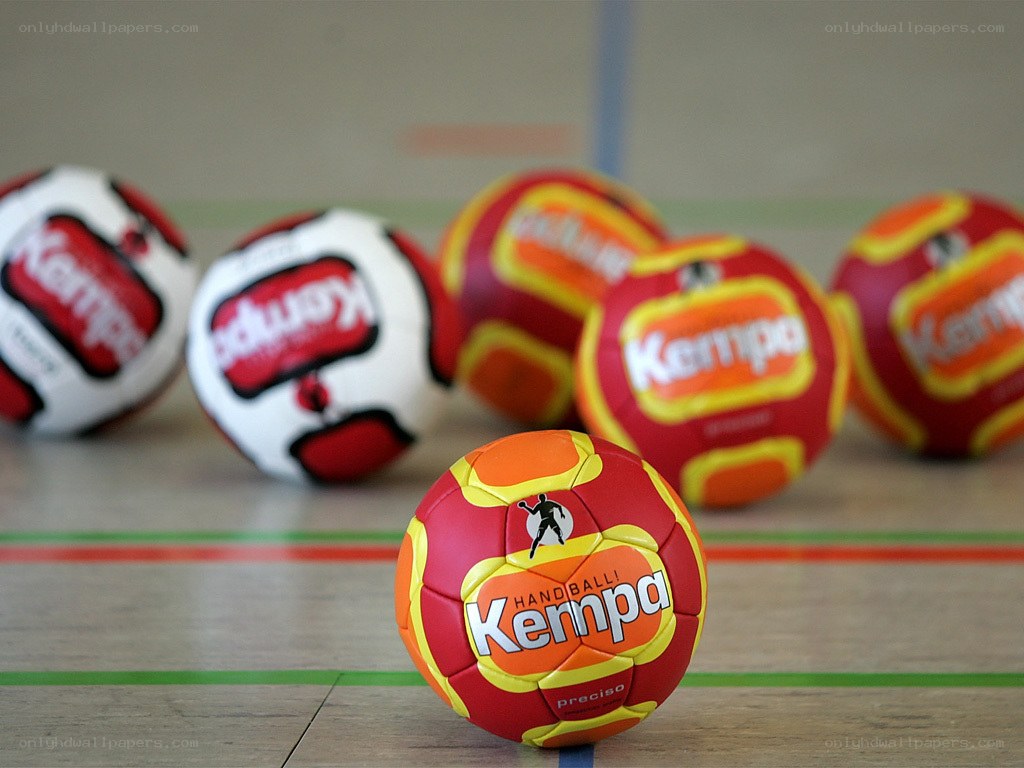 Kempa handballs on court