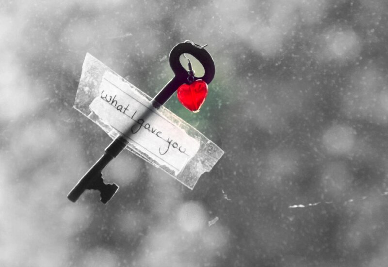 Key with Heart Charm — Black