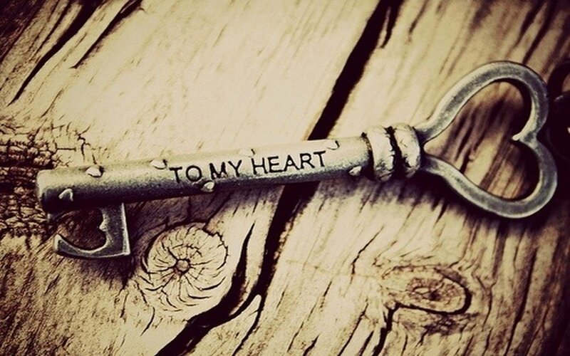 Key with Heart-shaped Handle — Brown