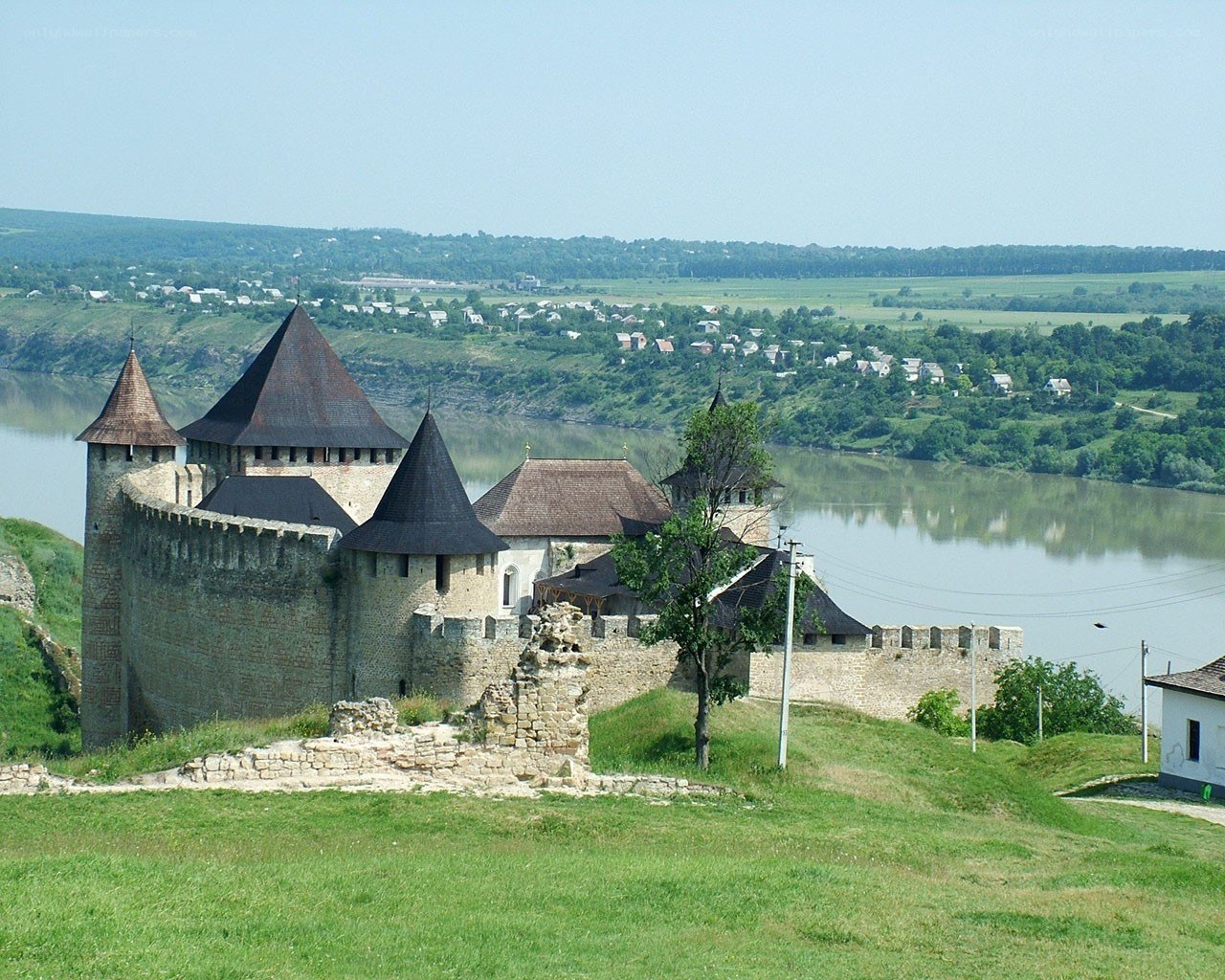 Khotyn Fortress by the river