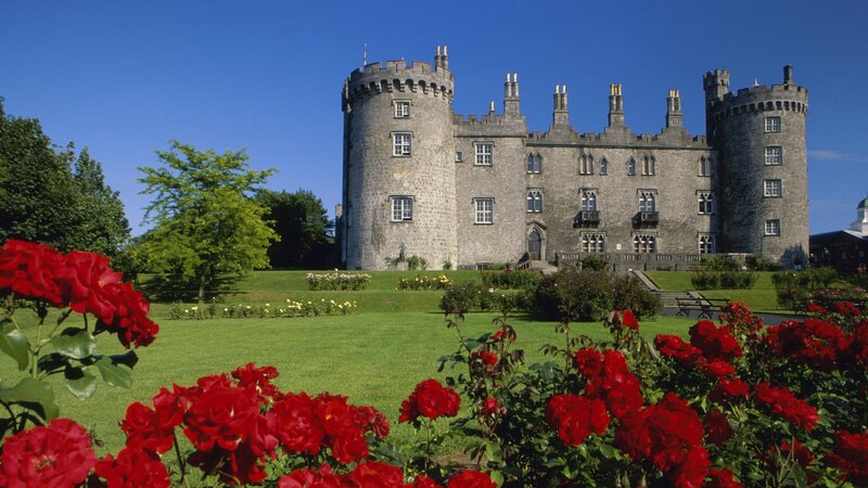 Kilkenny Castle with red roses