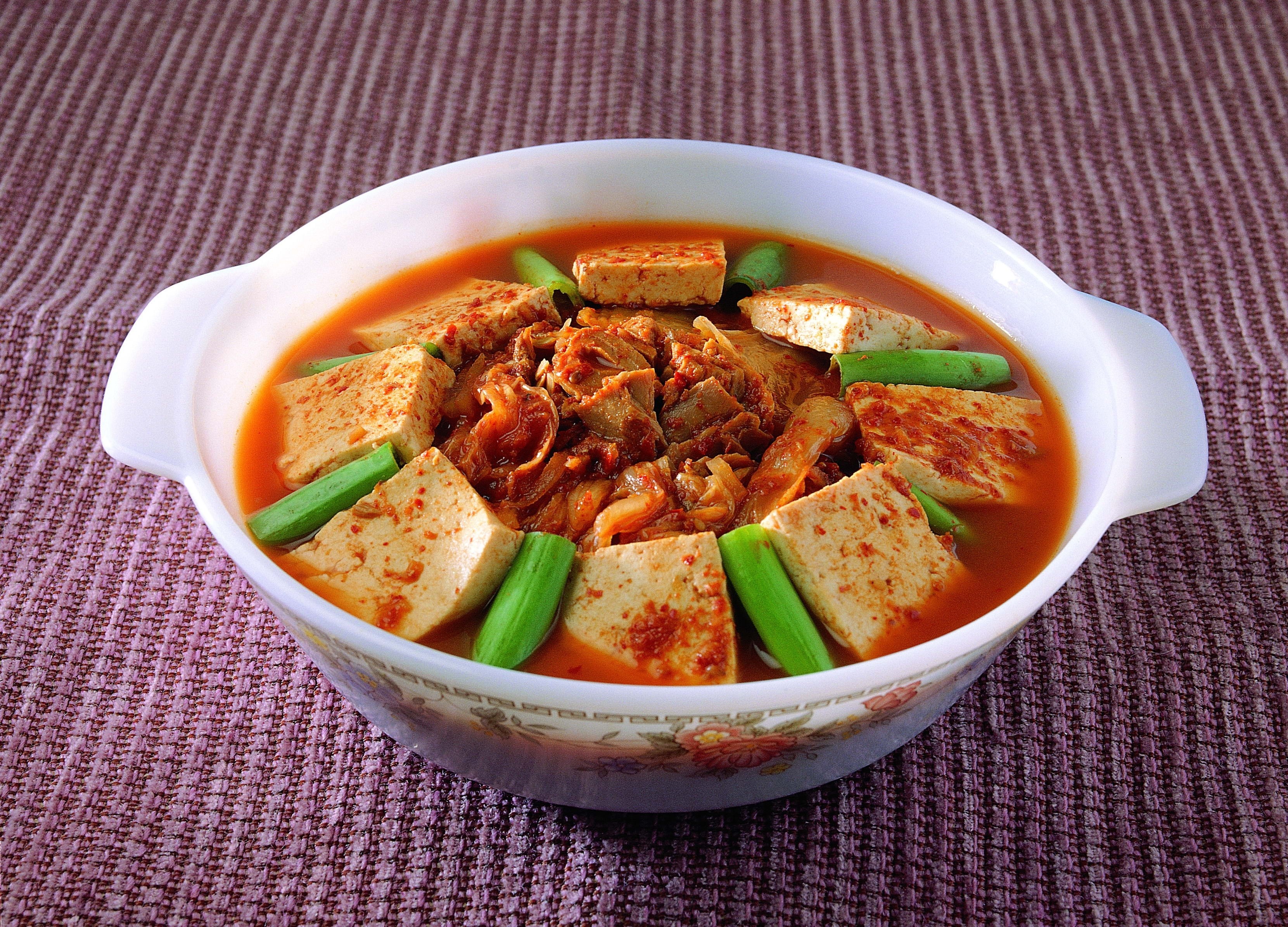 Kimchi and tofu stew