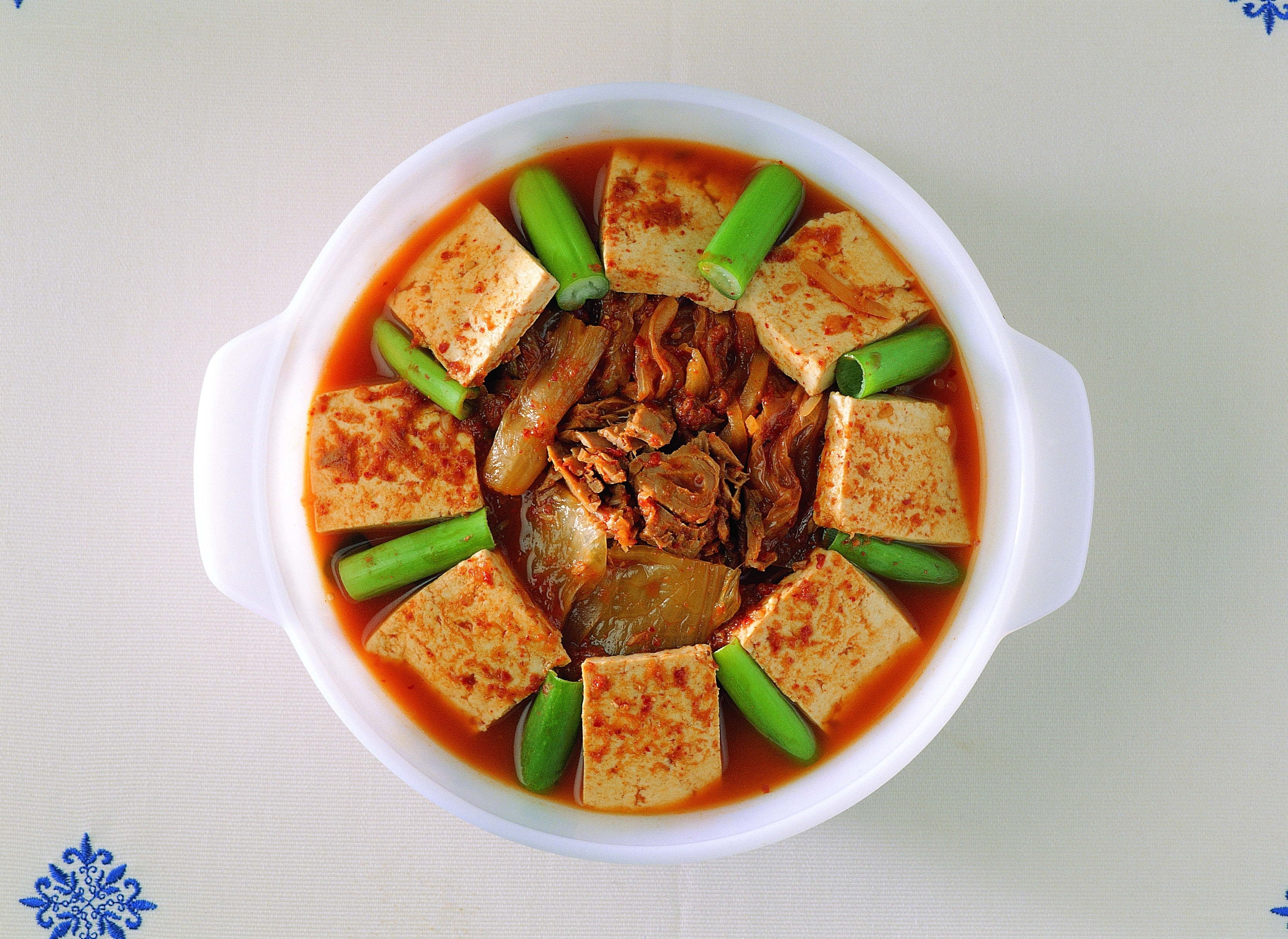 kimchi stew with tofu
