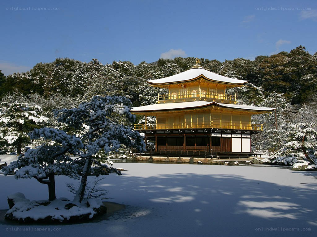 Kinkaku-ji in winter snow