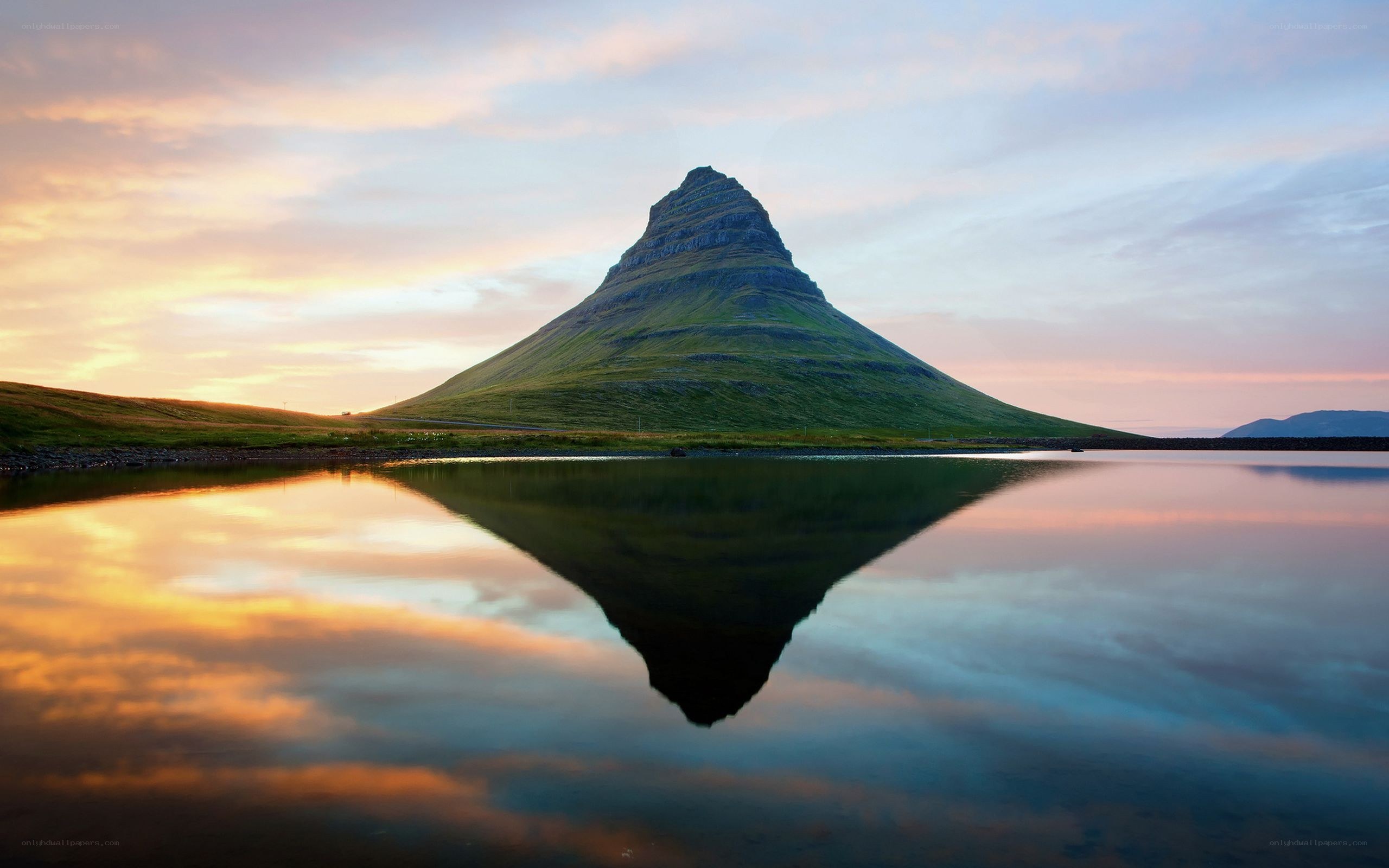 Kirkjufell mountain at sunset