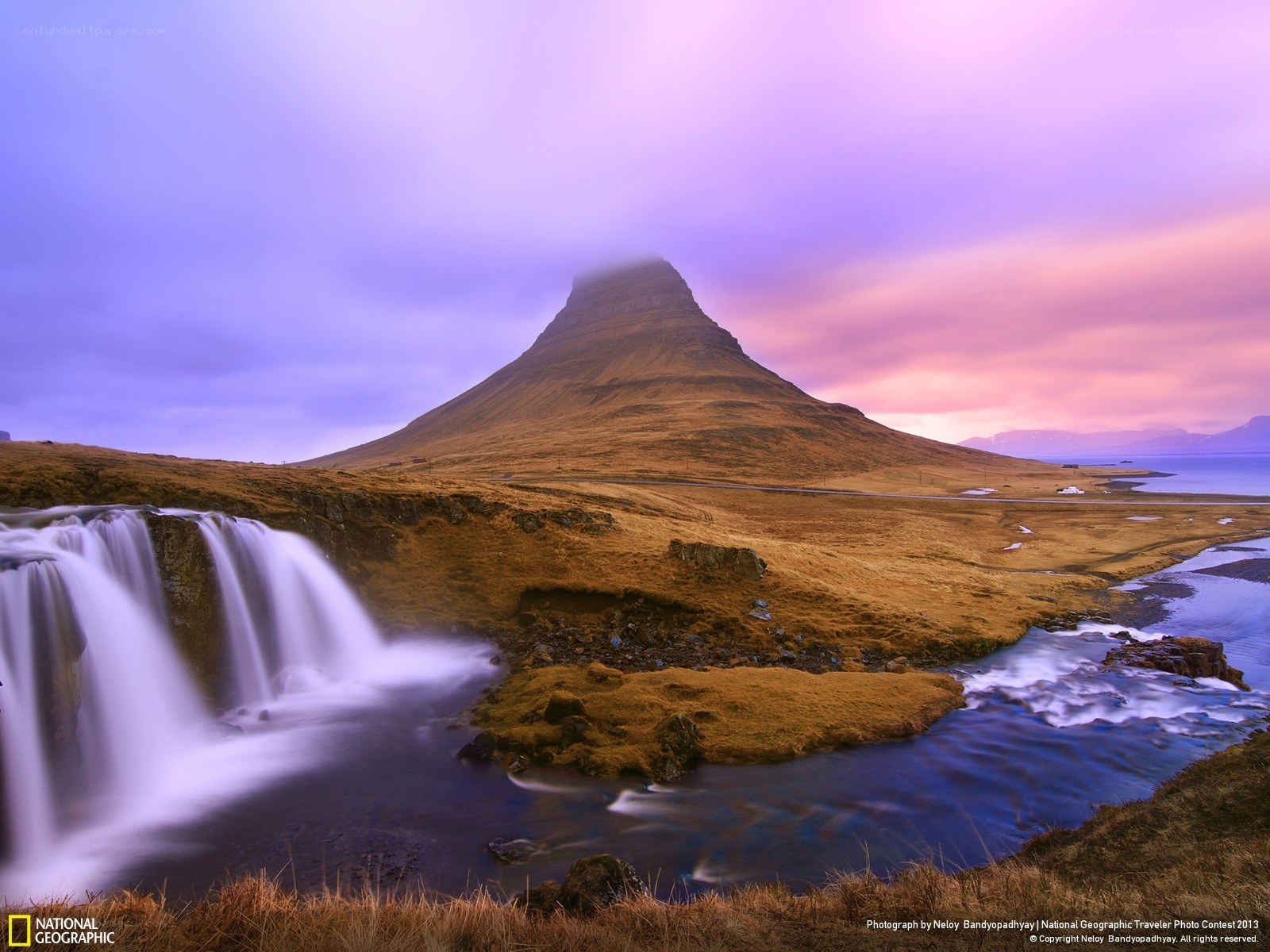 Kirkjufell mountain at sunset
