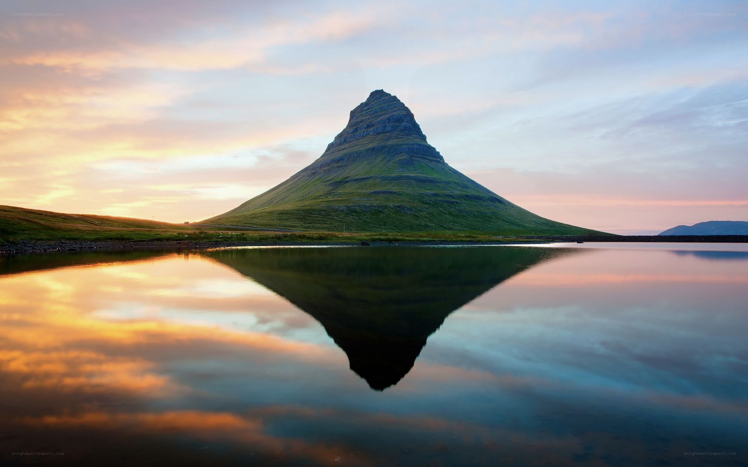 Kirkjufell mountain at sunset