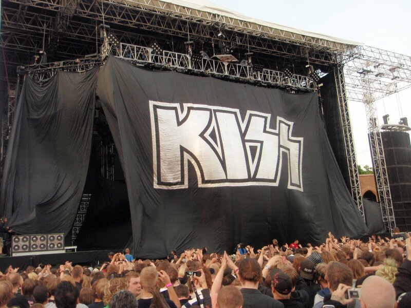 KISS concert crowd