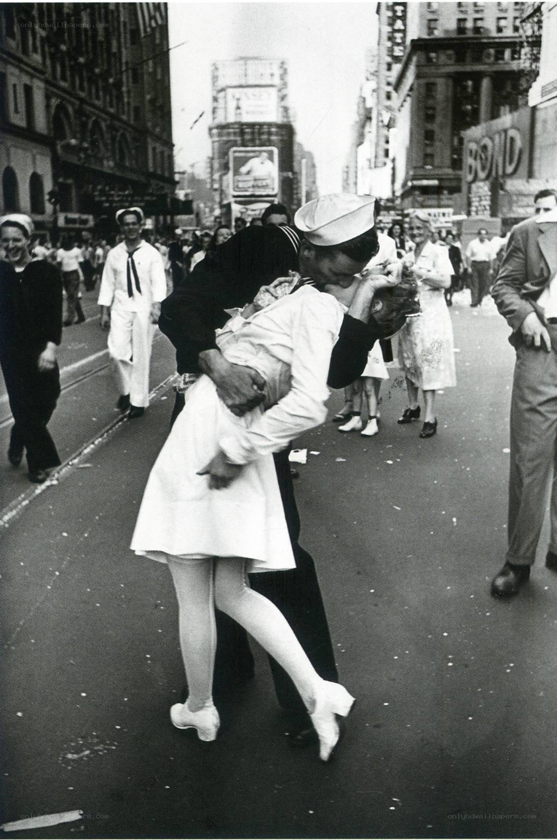 kiss in times square