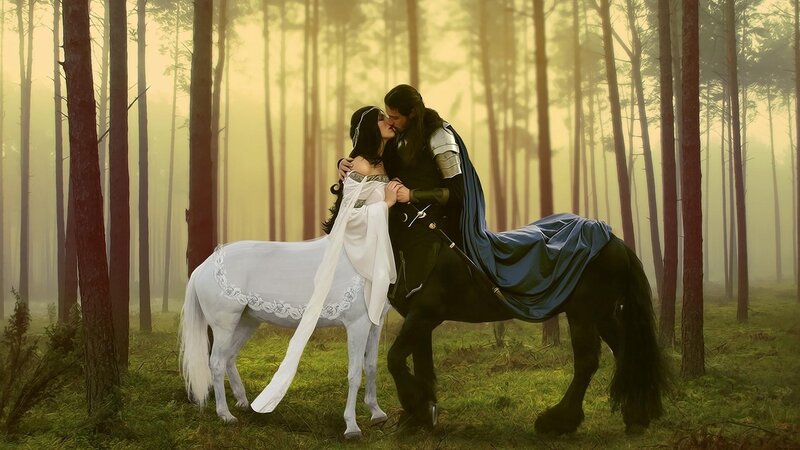 Kissing Couple in Forest — Green