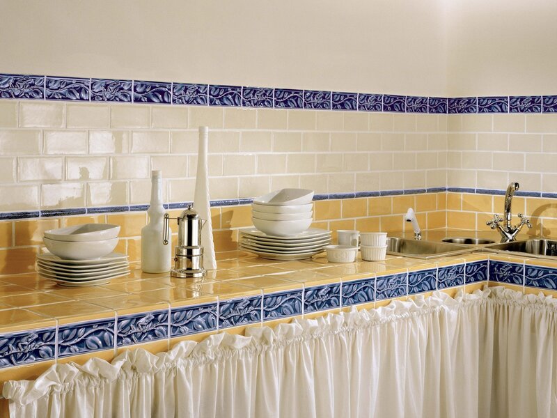 kitchen with tiled backsplash