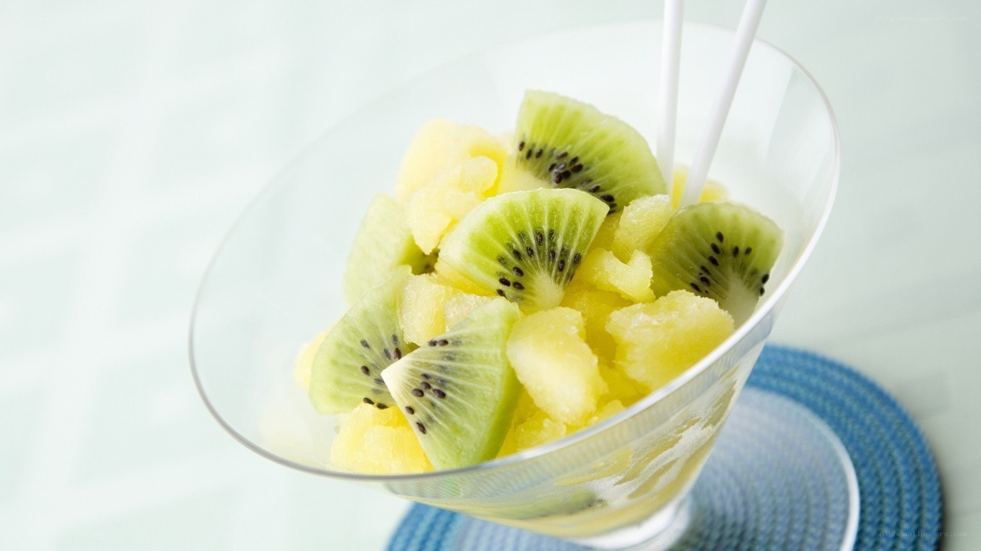 kiwi and pineapple fruit salad
