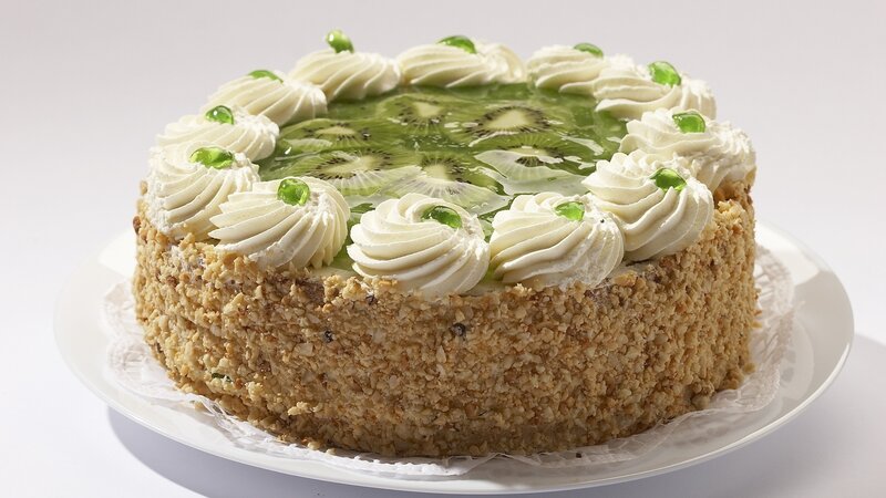 Kiwi Cake with Cream