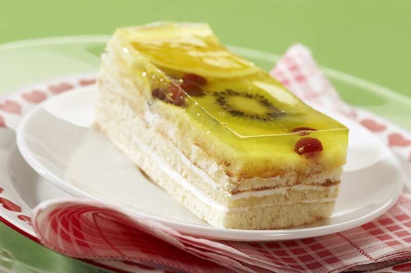 kiwi fruit jelly cake slice