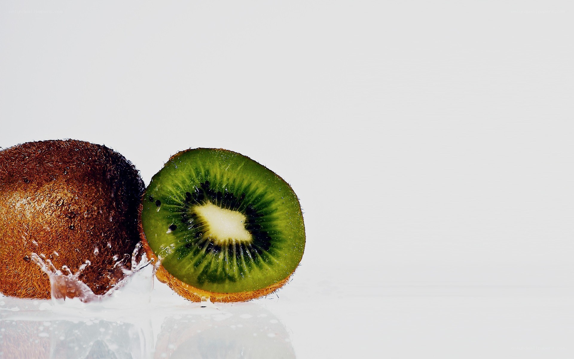 kiwi fruit with water splash