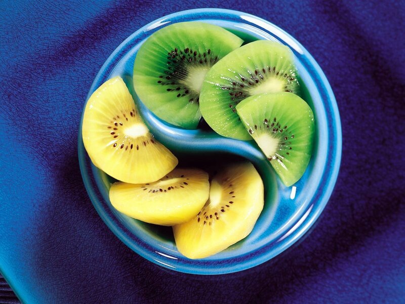 kiwi slices in blue bowl