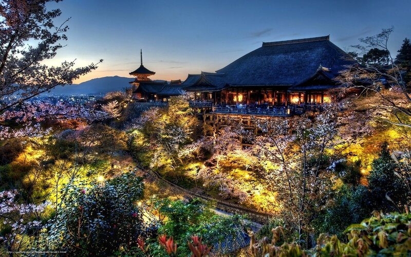 Kiyomizu-dera temple at dusk