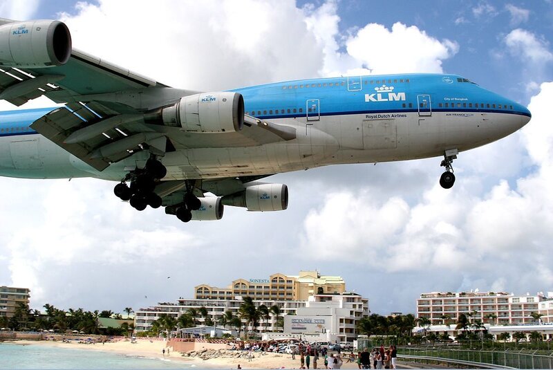 KLM Boeing 747 landing