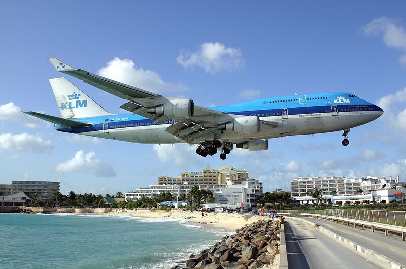 KLM Boeing 747 landing