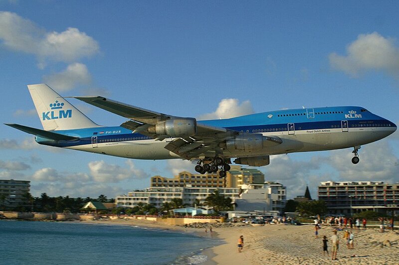 KLM Boeing 747 landing