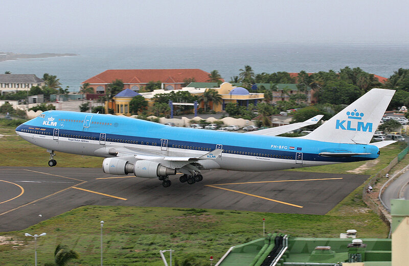 KLM Boeing 747 Landing — Blue