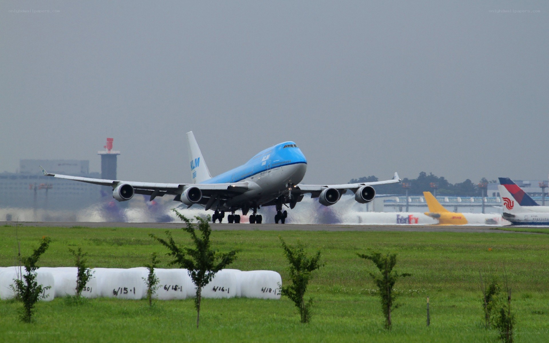 KLM Boeing 747 taking off