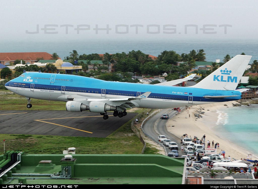 KLM Boeing 747 taking off