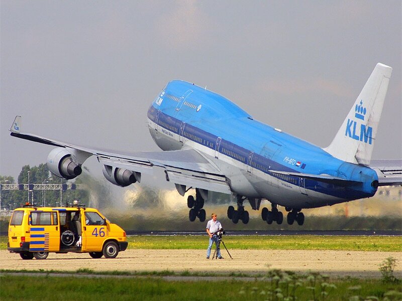 KLM Boeing taking off