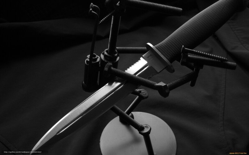 Knife on Display Stand — Black