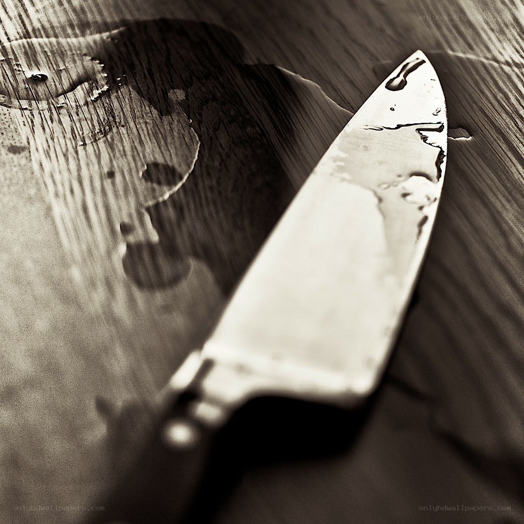 knife on wet wooden surface