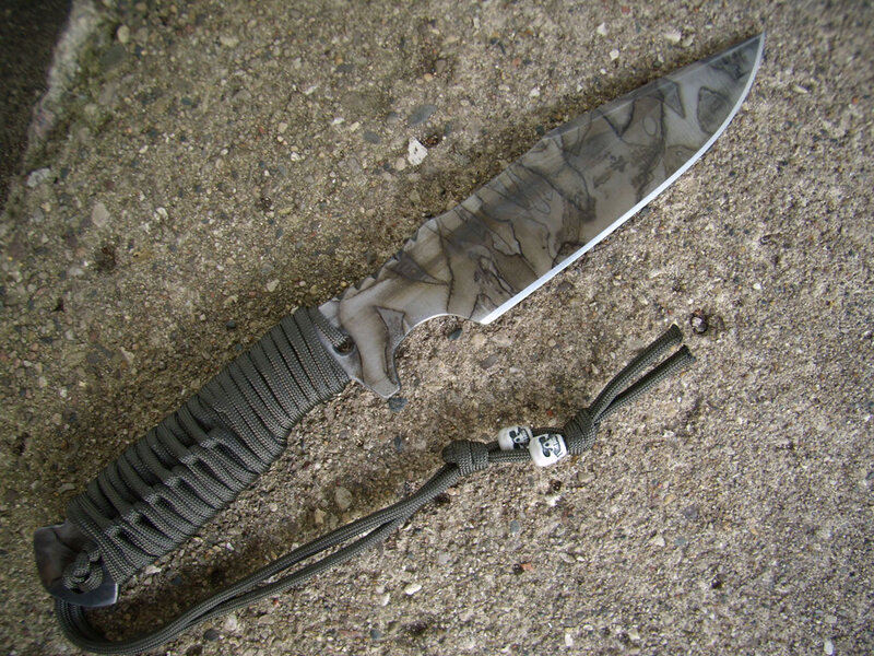 Knife with Paracord Handle — Gray