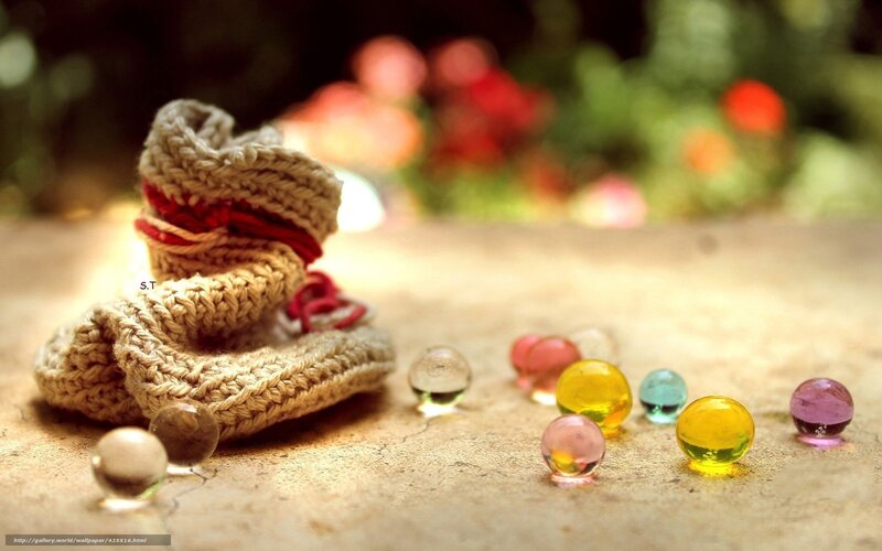Knitted booties with marbles