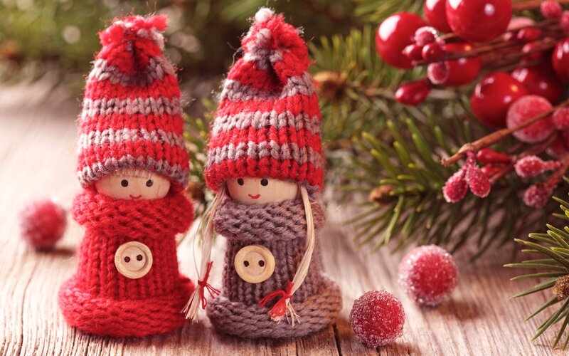Knitted Dolls on Wood