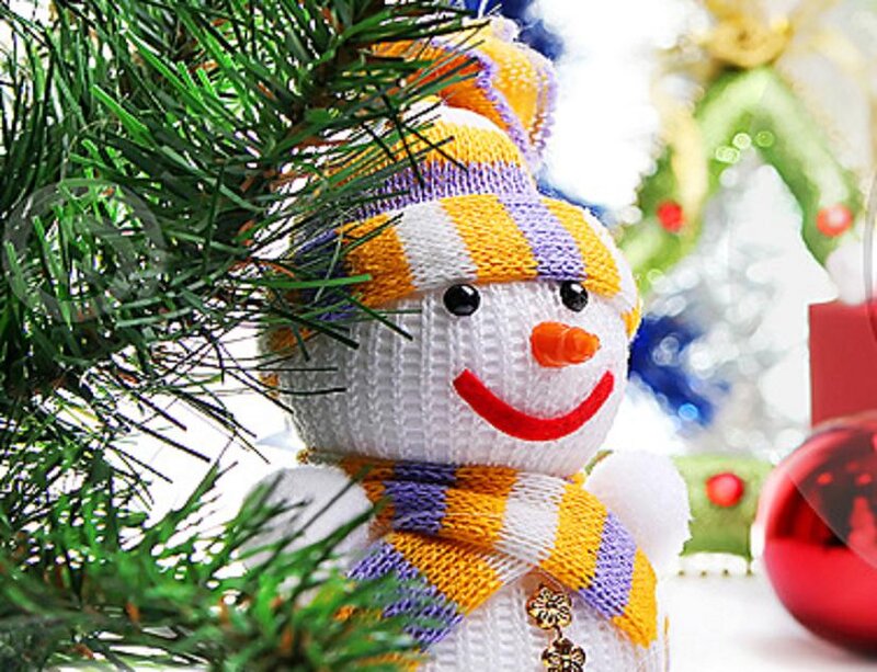 Knitted Snowman Ornament — Green