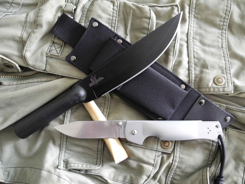 Knives on military clothing
