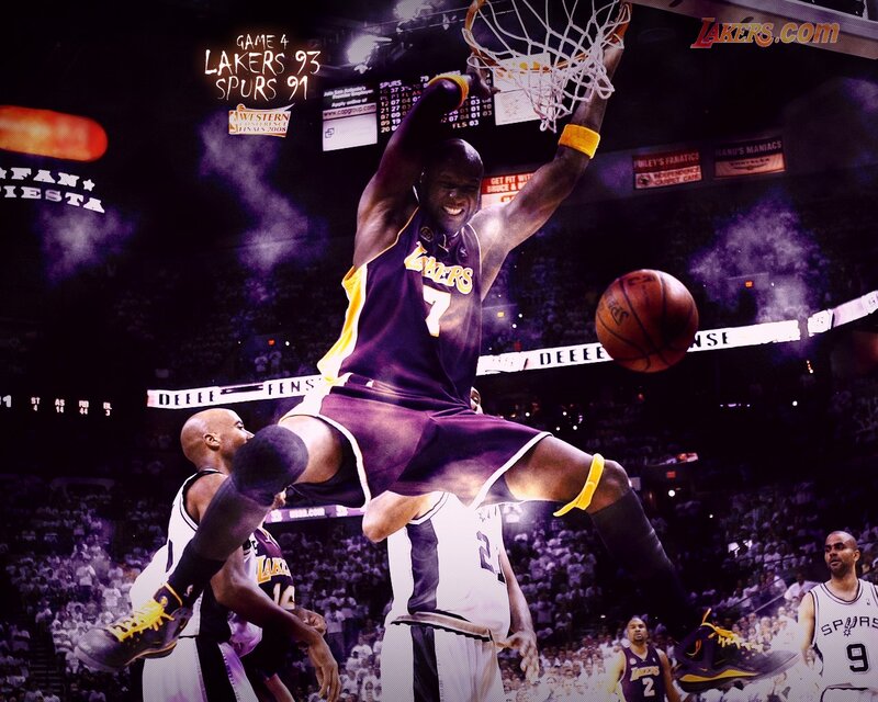 Kobe Bryant dunking in game