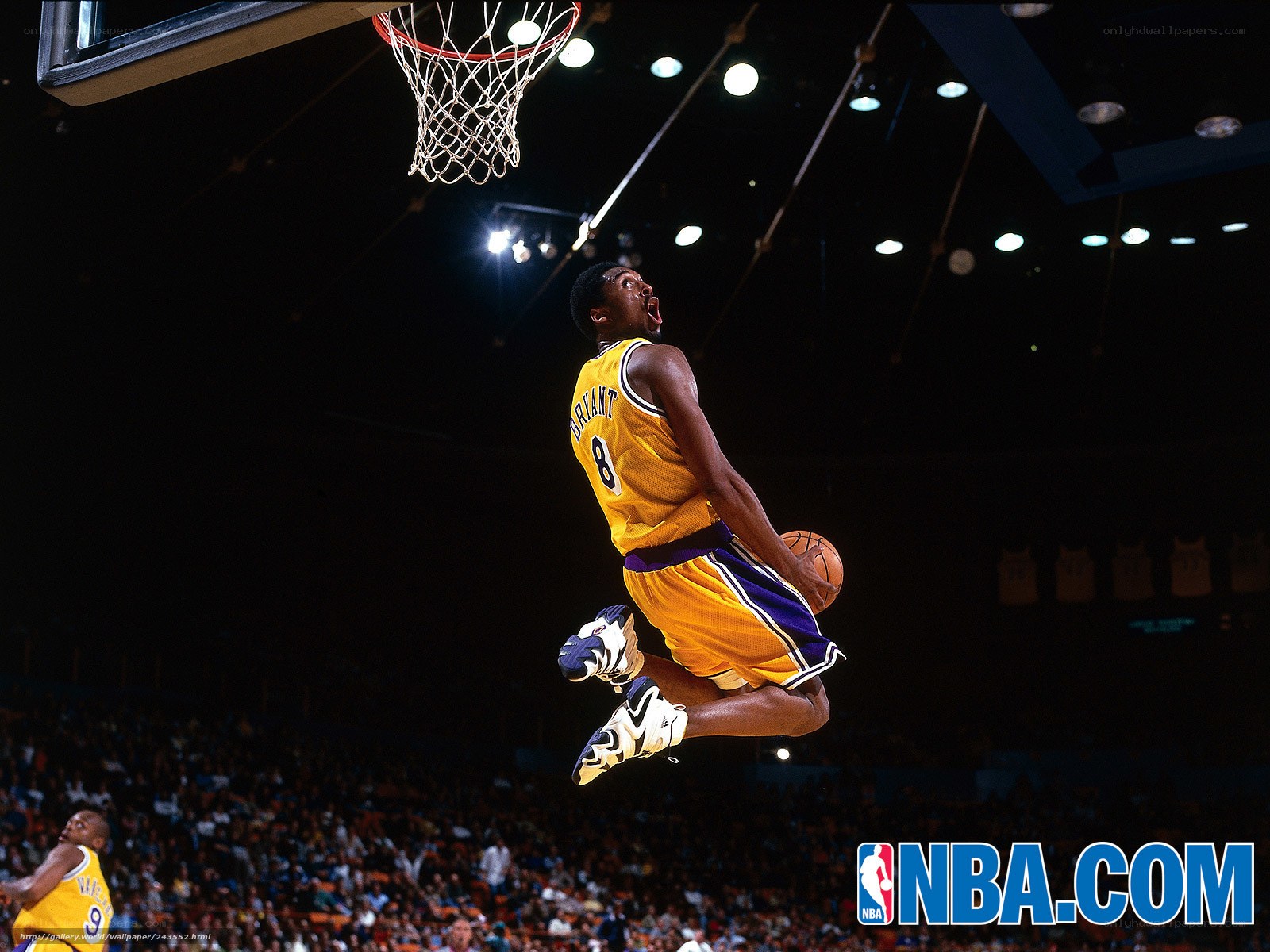 Kobe Bryant dunks in Lakers jersey