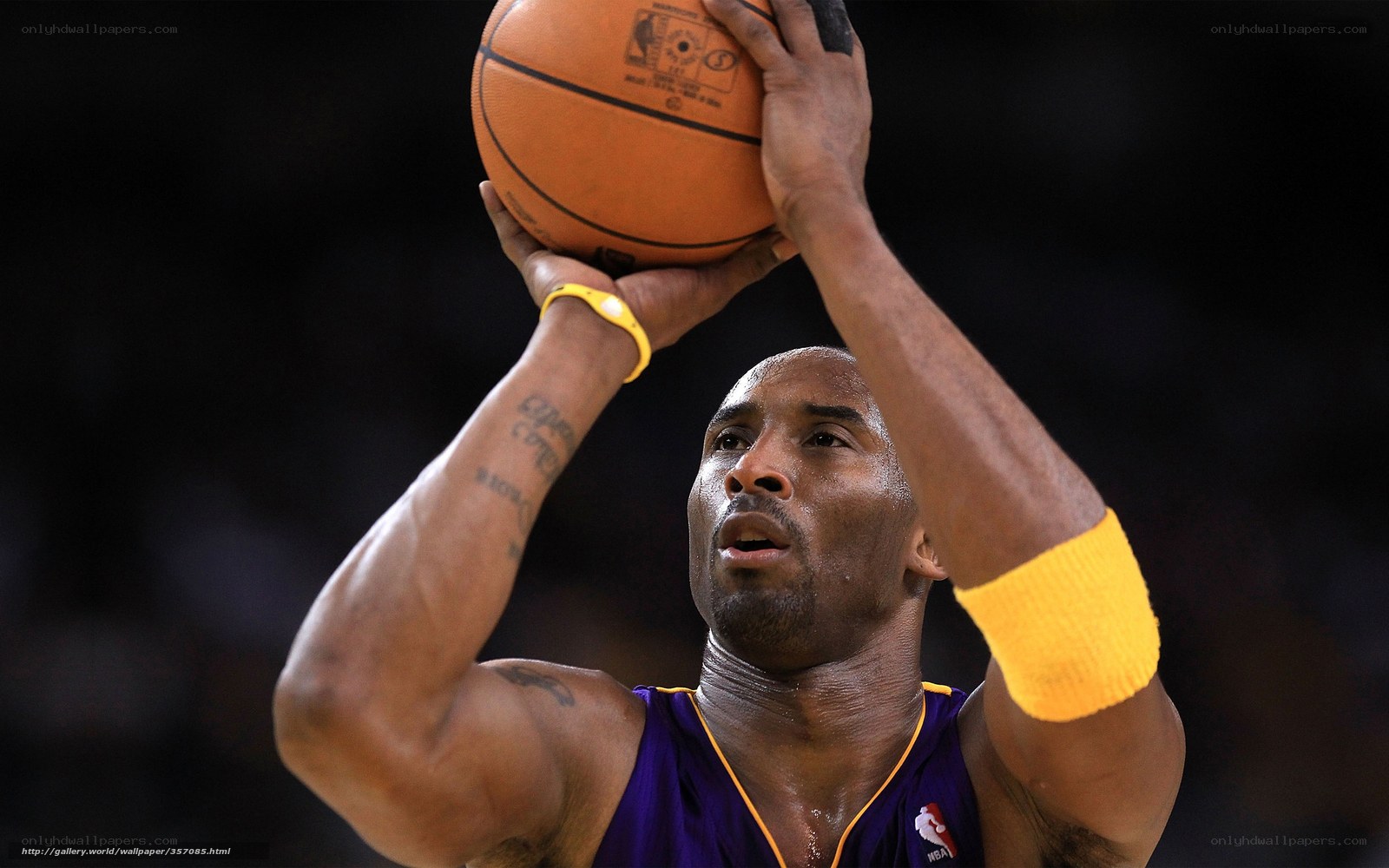 Kobe Bryant shooting a jump shot