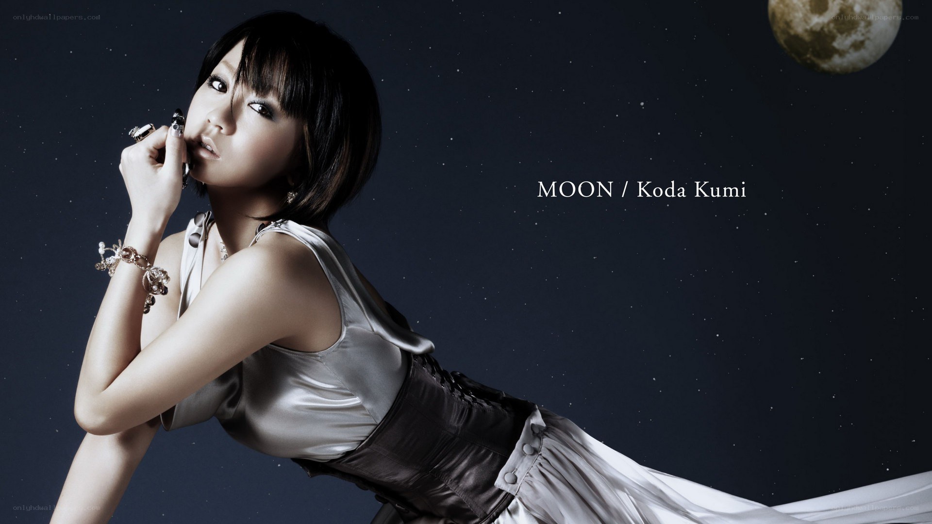 Koda Kumi in Moon