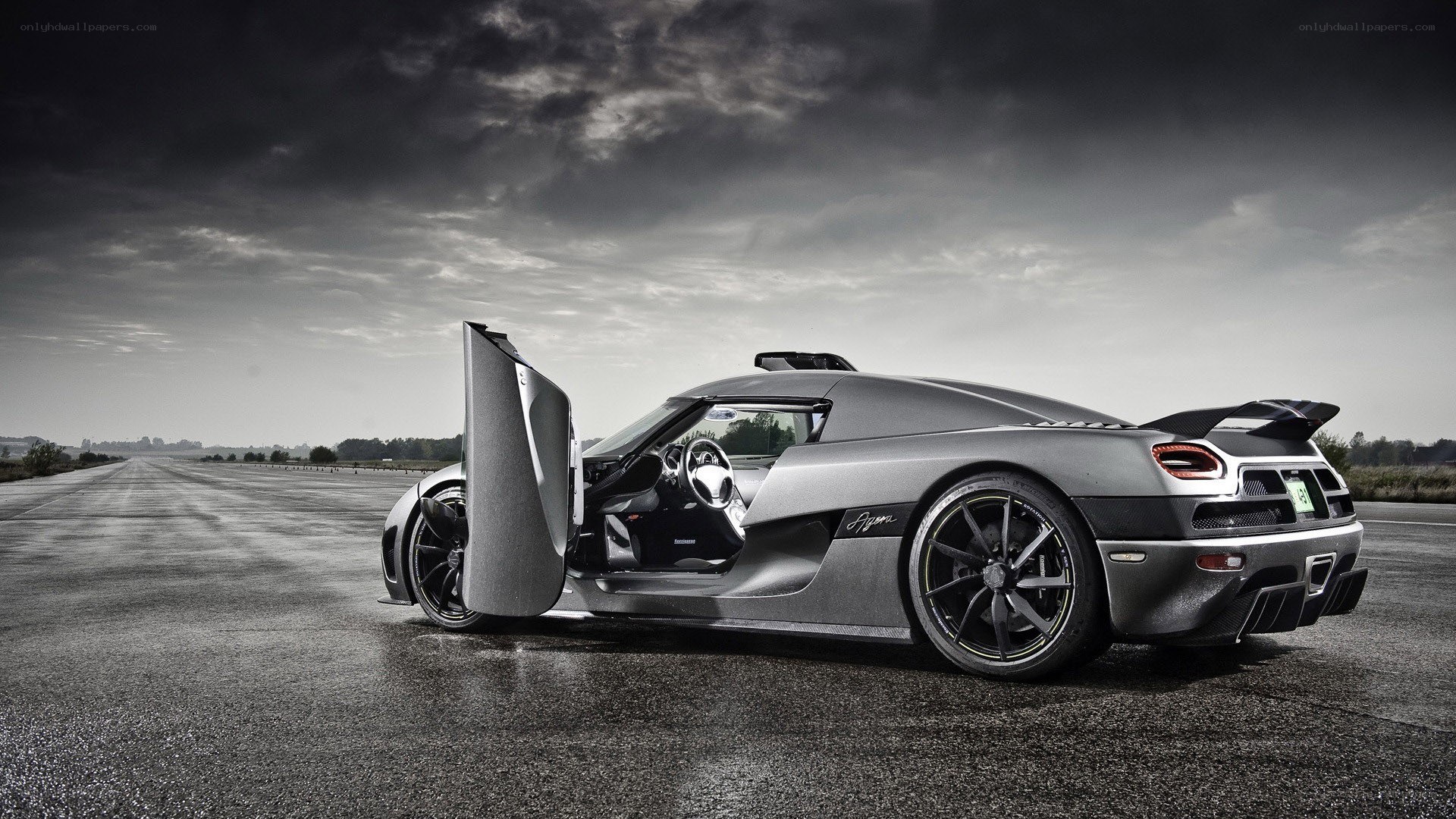 Koenigsegg Agera on a runway