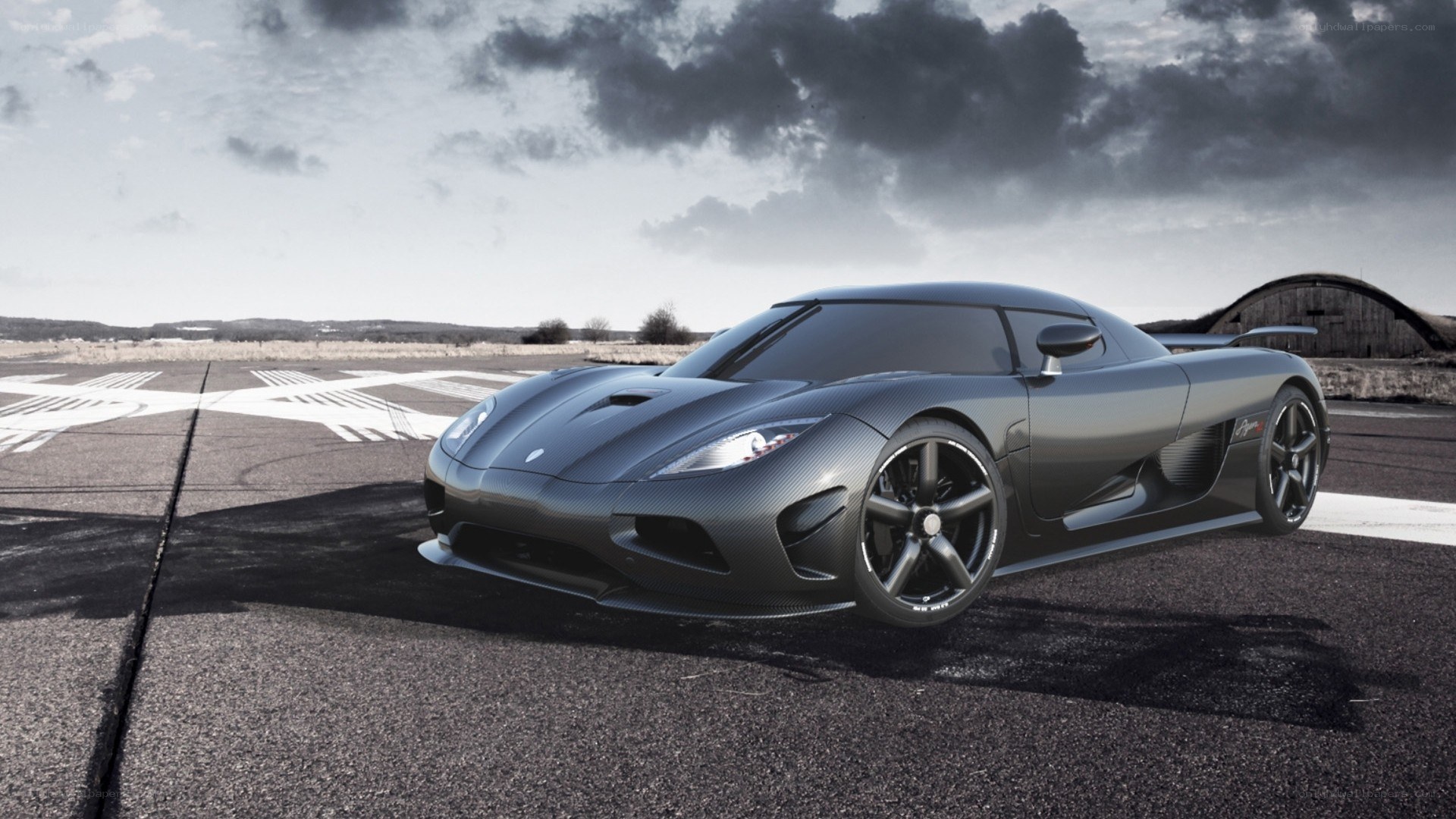 Koenigsegg Agera on airstrip